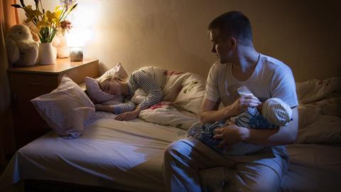 «Όταν ασχολείσαι με το παιδί σου δεν βοηθάς τη γυναίκα σου - είσαι απλά μπαμπάς»